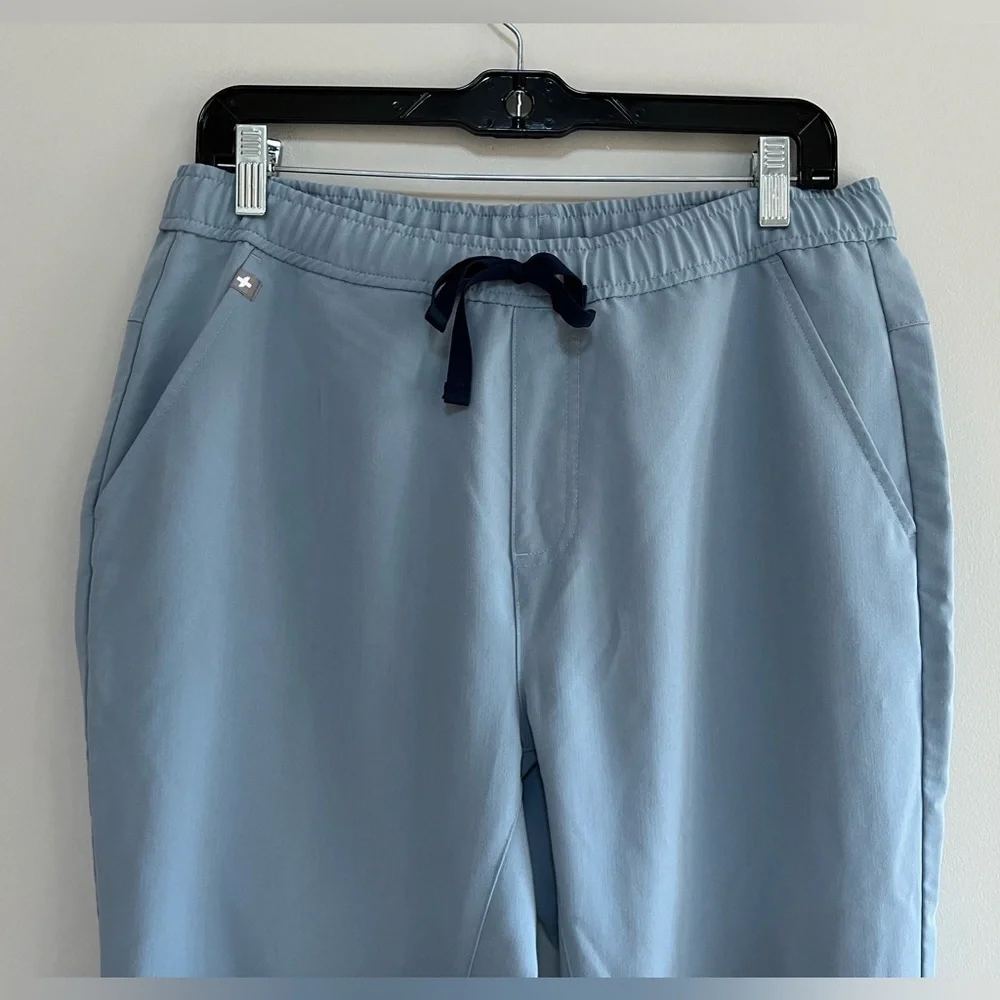 FIGS Men's Tansen Jogger Scrub Pants in Chambray PO #3040, size M